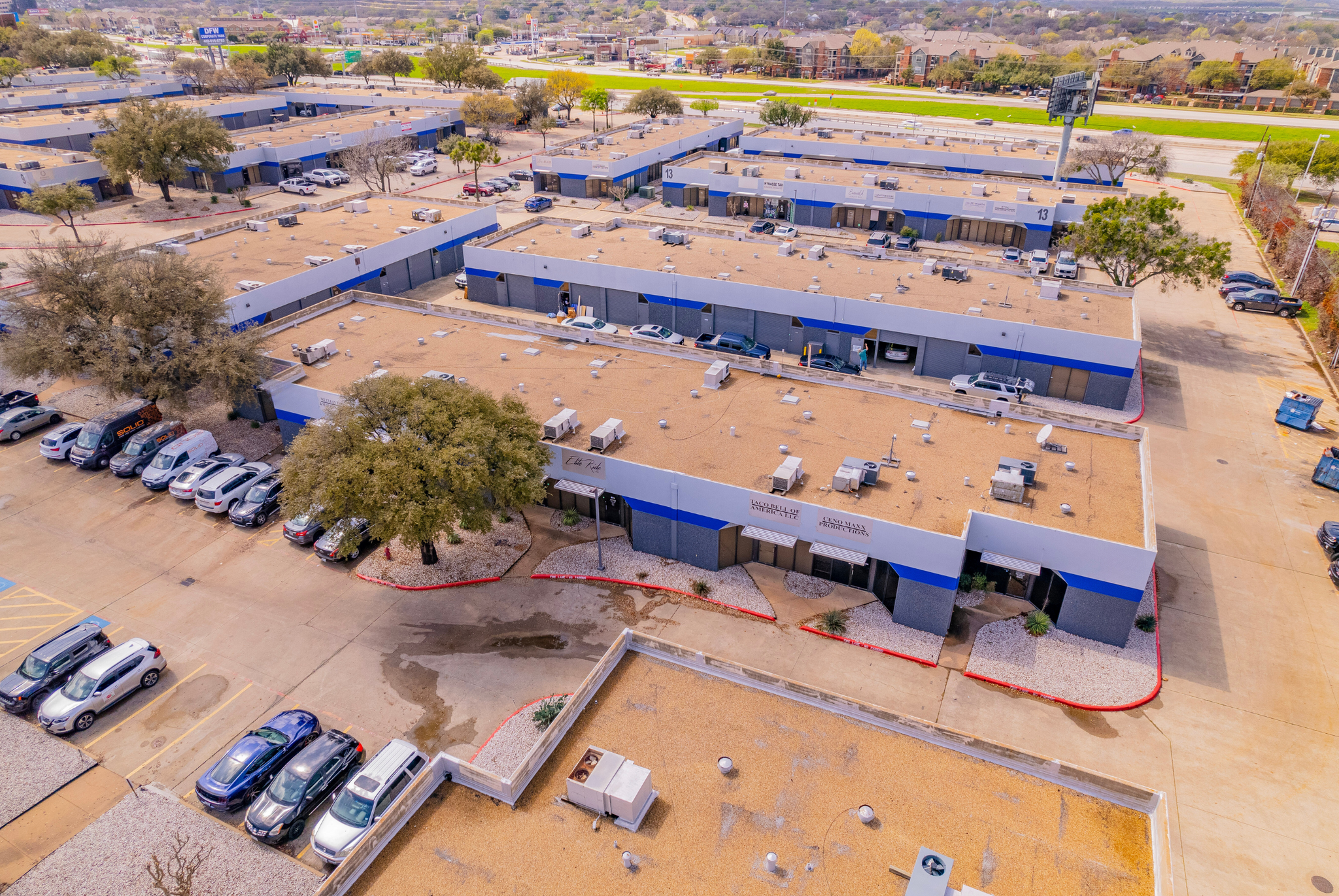 Office and warehouse building for lease in Dallas Fort Worth Grand Prairie with close proximity to highway 360 and interstate 30